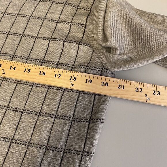 VTG Gap Men's Gray 100% Merino Wool Sweater Size L Windowpane V Neck Long Sleeve - Picture 7 of 8